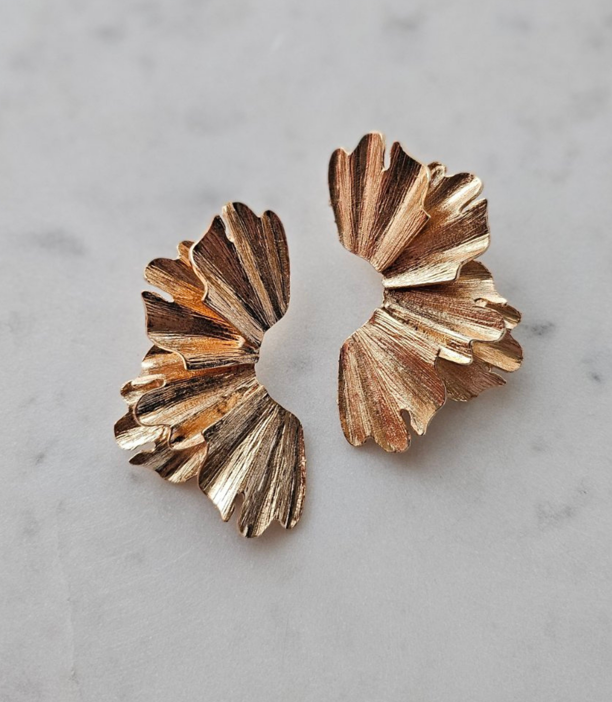 Ailes Oversize Earrings - Gold