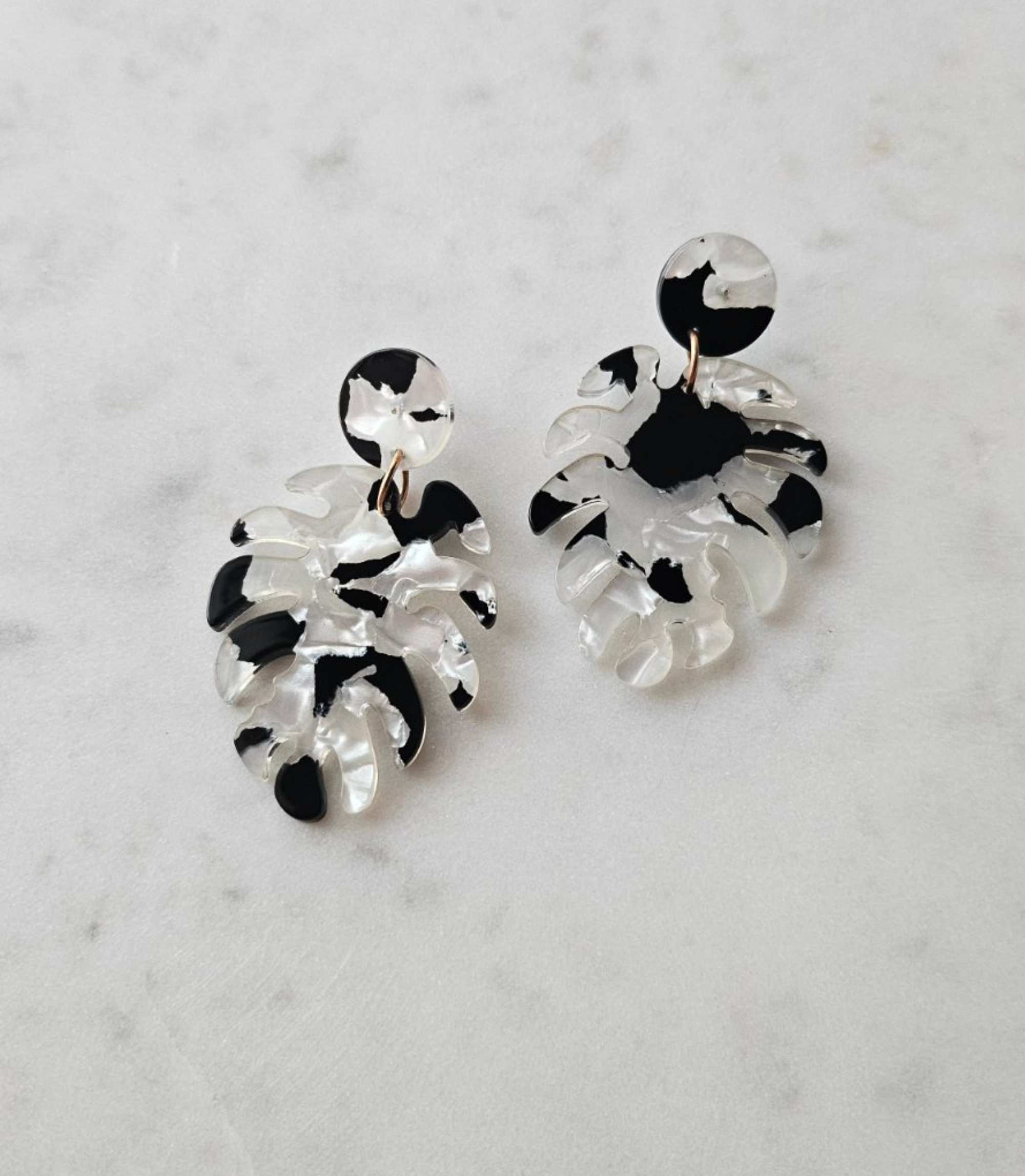 Monstera Acrylic Drop Earrings - Pearl / Onyx